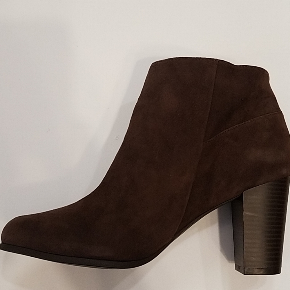 Cole Haan nella brown suede ankle booties. Size 9
